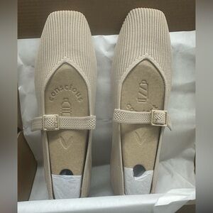 Vivaia shoes size US 10.5 Almond